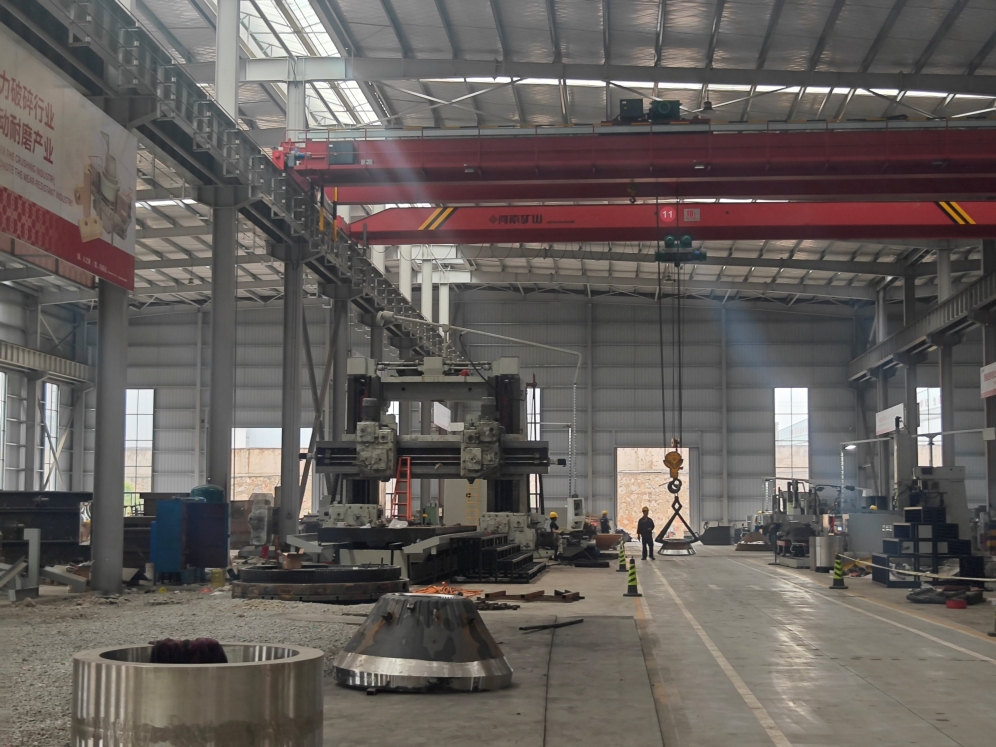 矿山湿法破碎工况对圆锥破衬板磨损机理的影响及适配材质选择分析